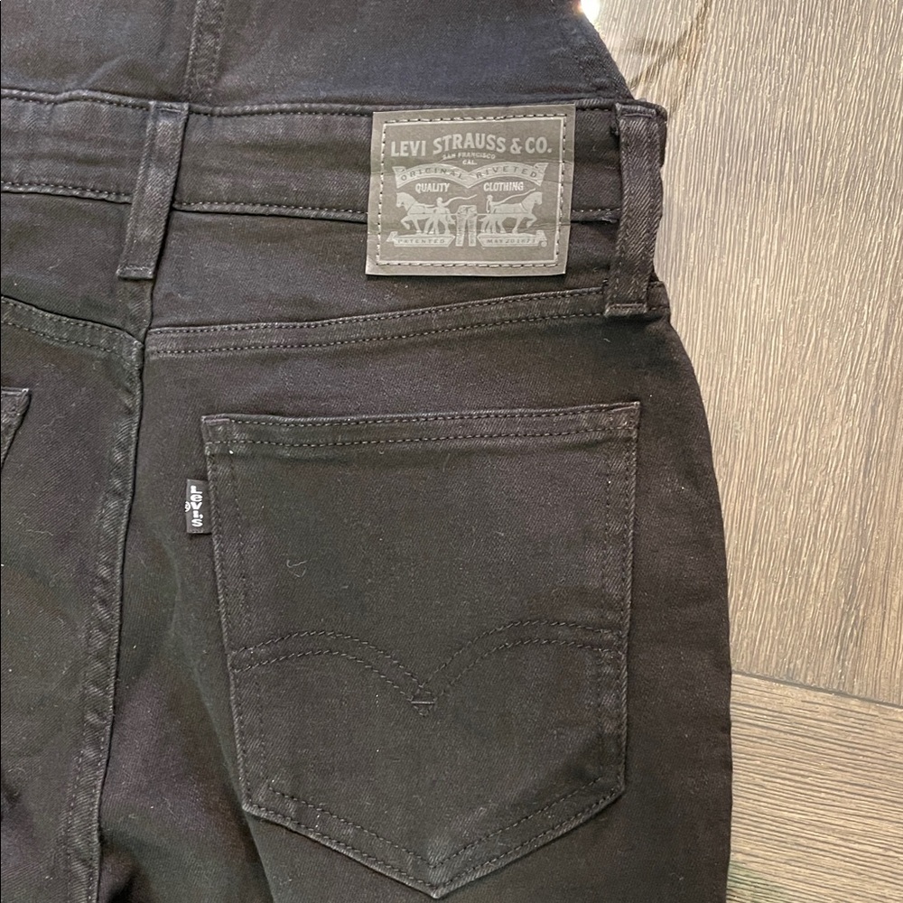Levi's® Women's Skinny Overalls in SKINNY DIP Jeans Size 27 Black - Picture 15 of 16
